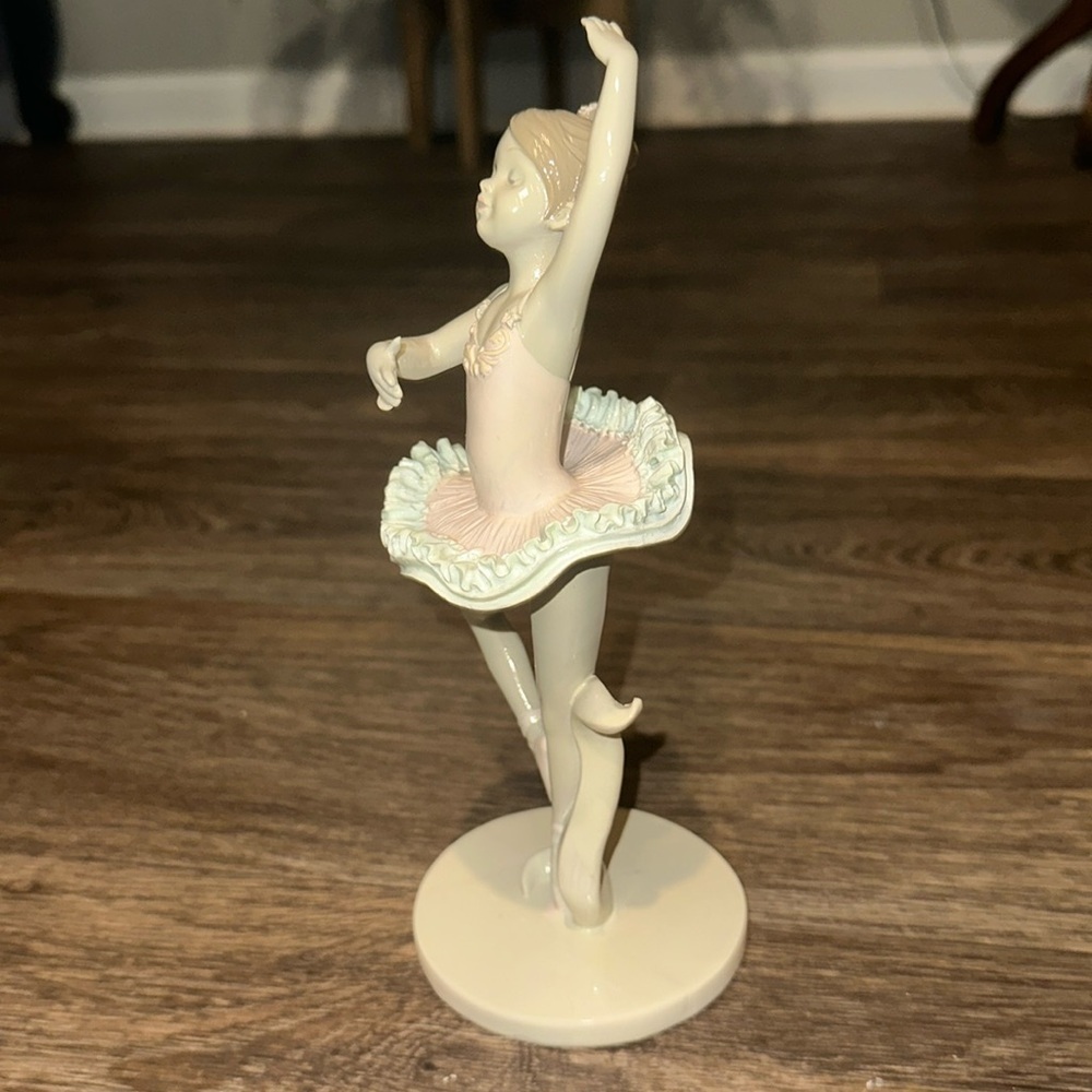 Resin Ballerina Figurine - Picture 3 of 7